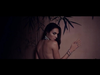gal gadot nude (gucci bamboo introducing the new fragrance for her) big tits big ass milf